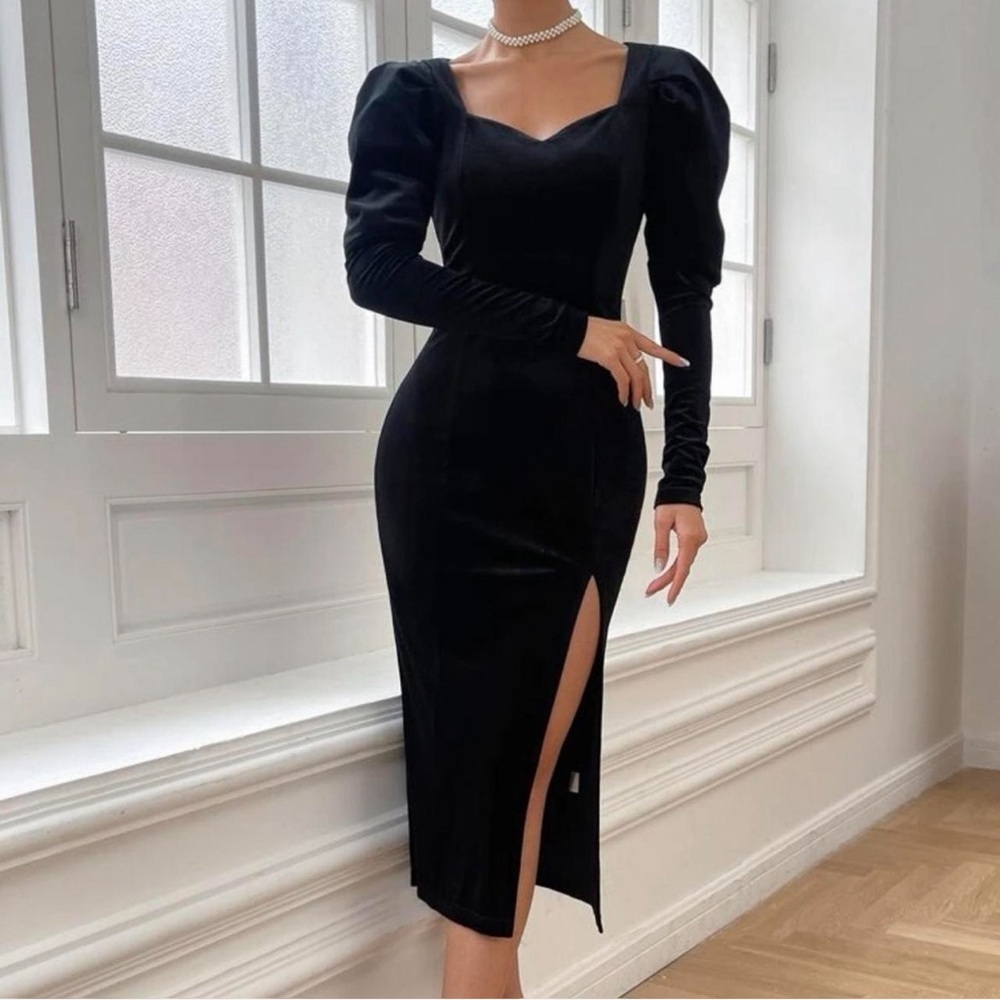 90’s Style Black Velvet Puff Sleeve Dress With Slit